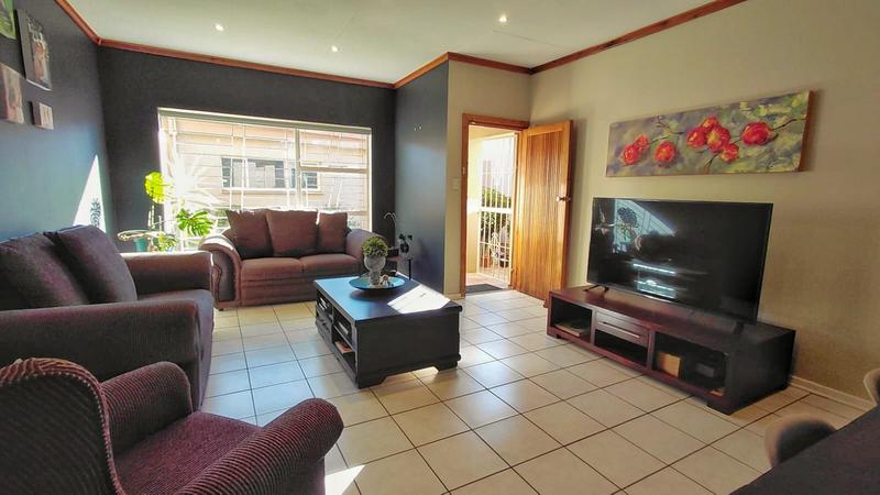 2 Bedroom Property for Sale in Langenhovenpark Free State